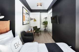 Отели типа «постель и завтрак» Bez Kantów Boutique Rooms Варшава Улучшенный двухместный номер с 1 кроватью-4