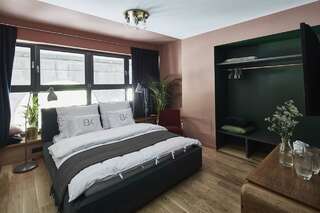 Отели типа «постель и завтрак» Bez Kantów Boutique Rooms Варшава Улучшенный двухместный номер с 1 кроватью-1